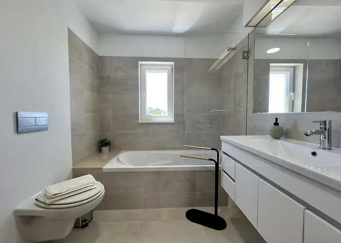 Deluxe With Pool By Homing