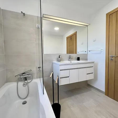 Deluxe With Pool By Homing 알부페이라