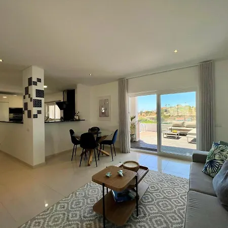 Deluxe With Pool By Homing