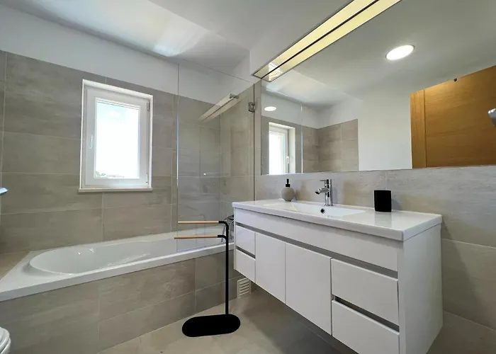 Hébergement de vacances Deluxe With Pool By Homing *