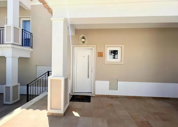 Deluxe With Pool By Homing Holiday home *
