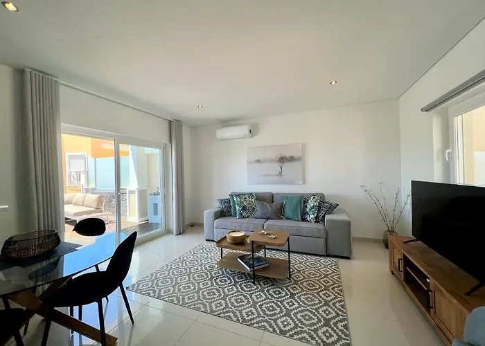 Deluxe With Pool By Homing Holiday home *